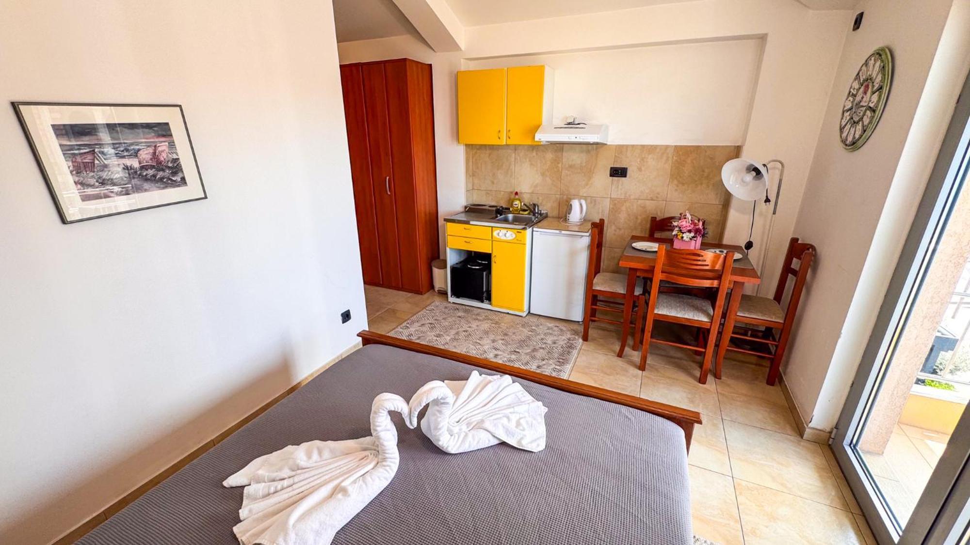 Qumi Apartments Tivat Eksteriør bilde
