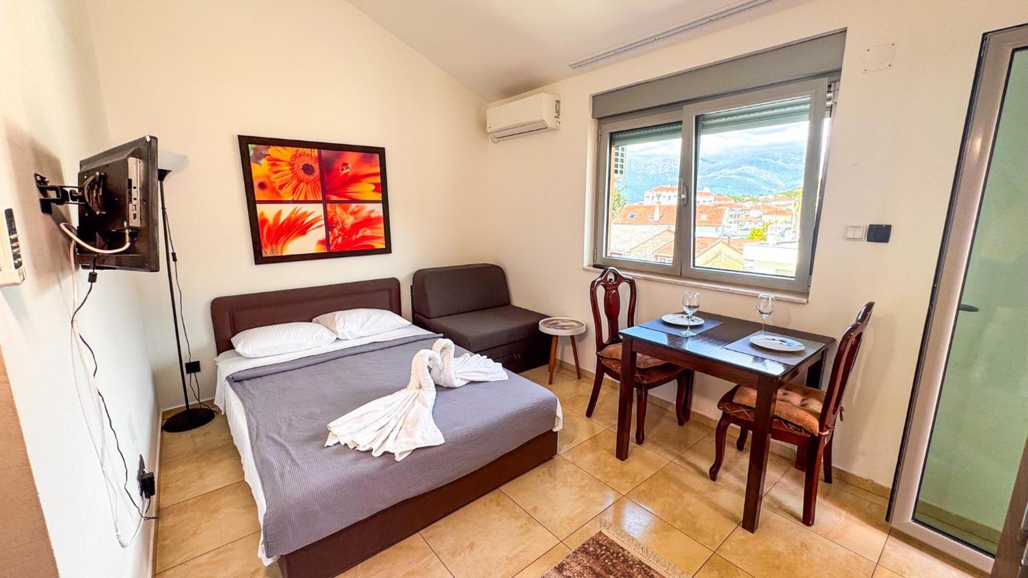 Qumi Apartments Tivat Eksteriør bilde