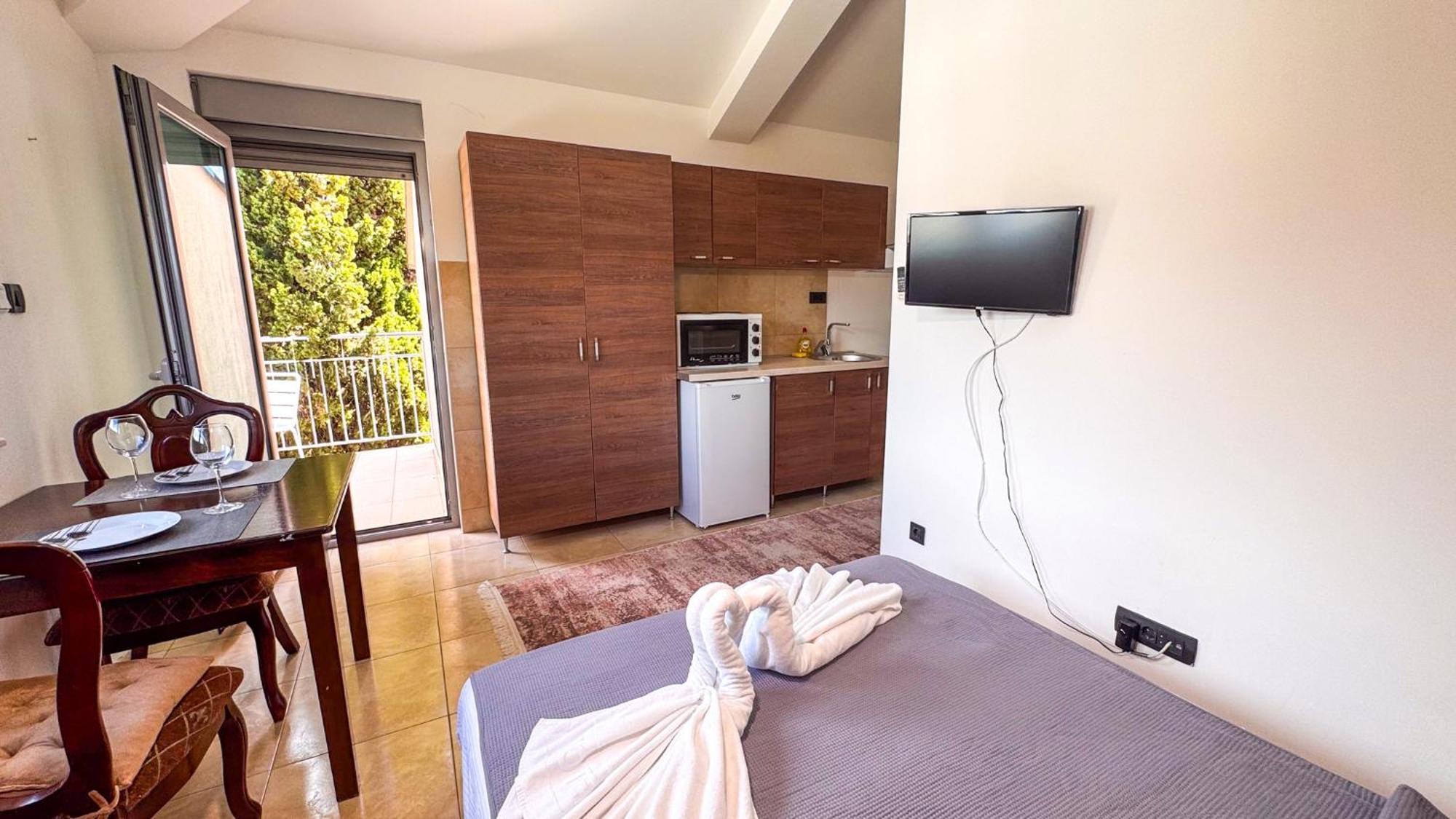 Qumi Apartments Tivat Eksteriør bilde