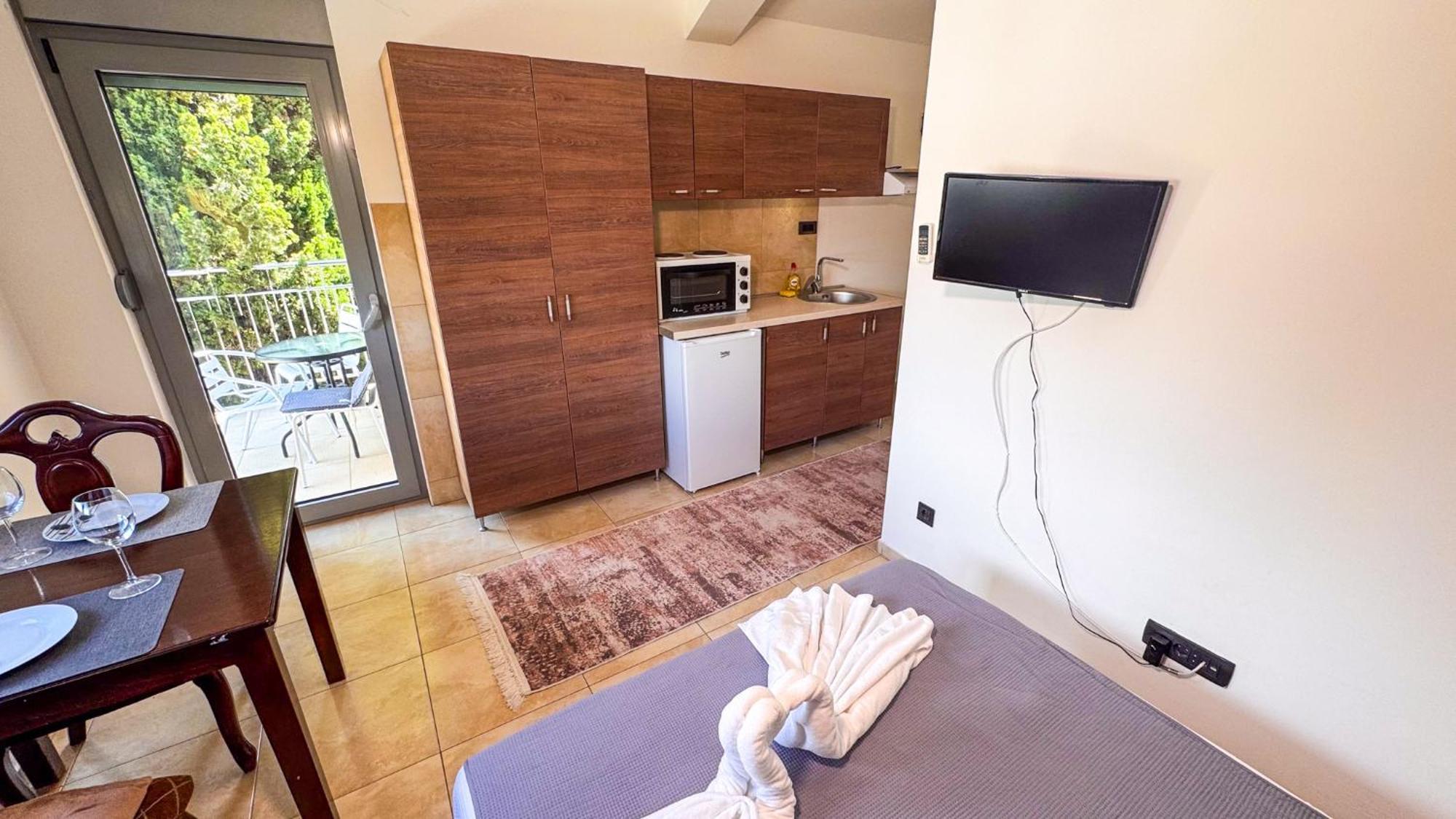 Qumi Apartments Tivat Eksteriør bilde