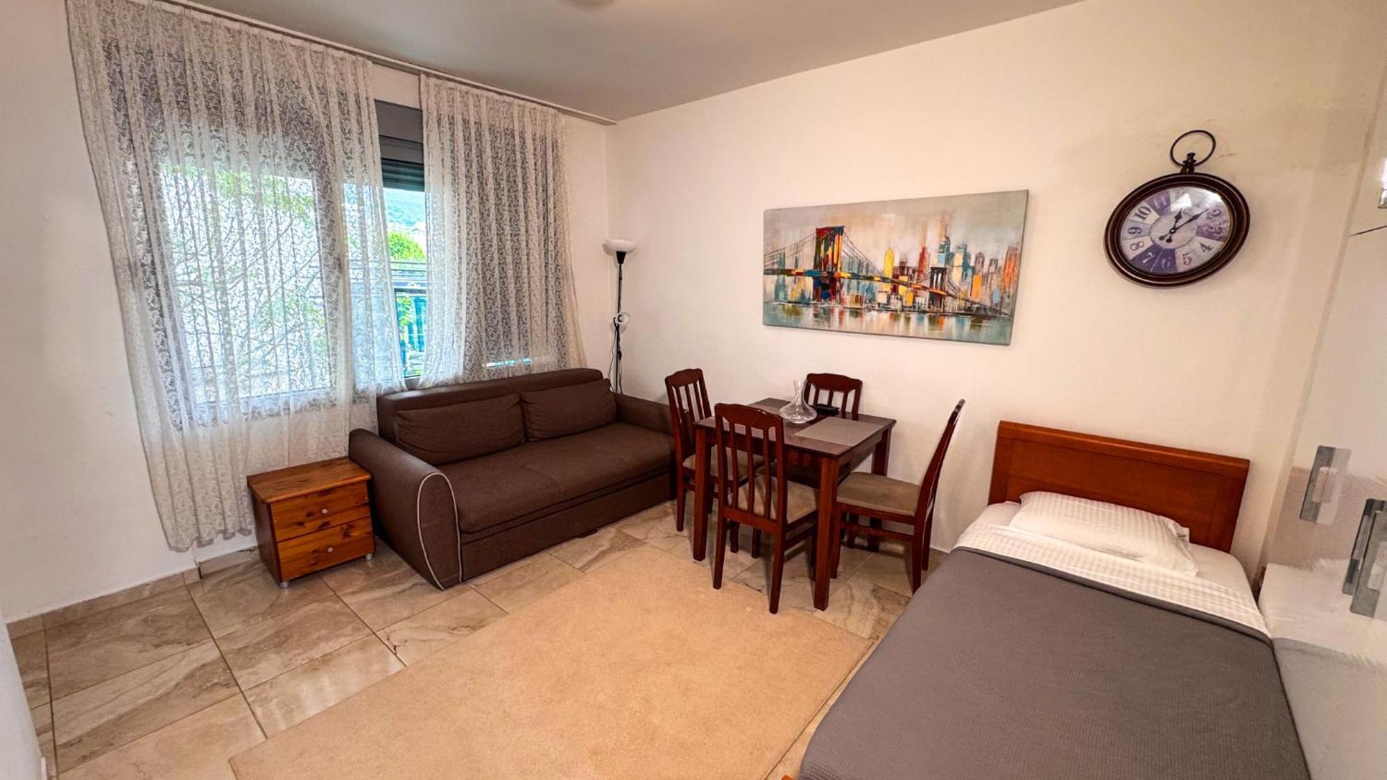 Qumi Apartments Tivat Eksteriør bilde