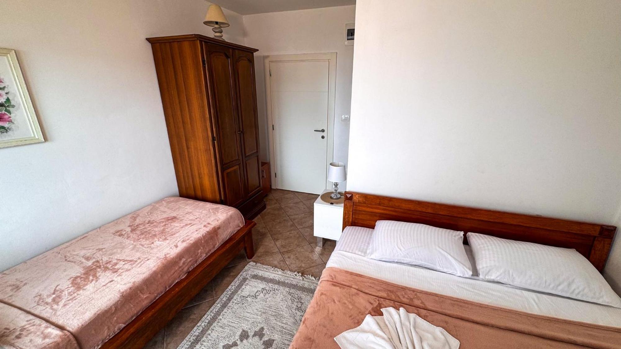 Qumi Apartments Tivat Eksteriør bilde