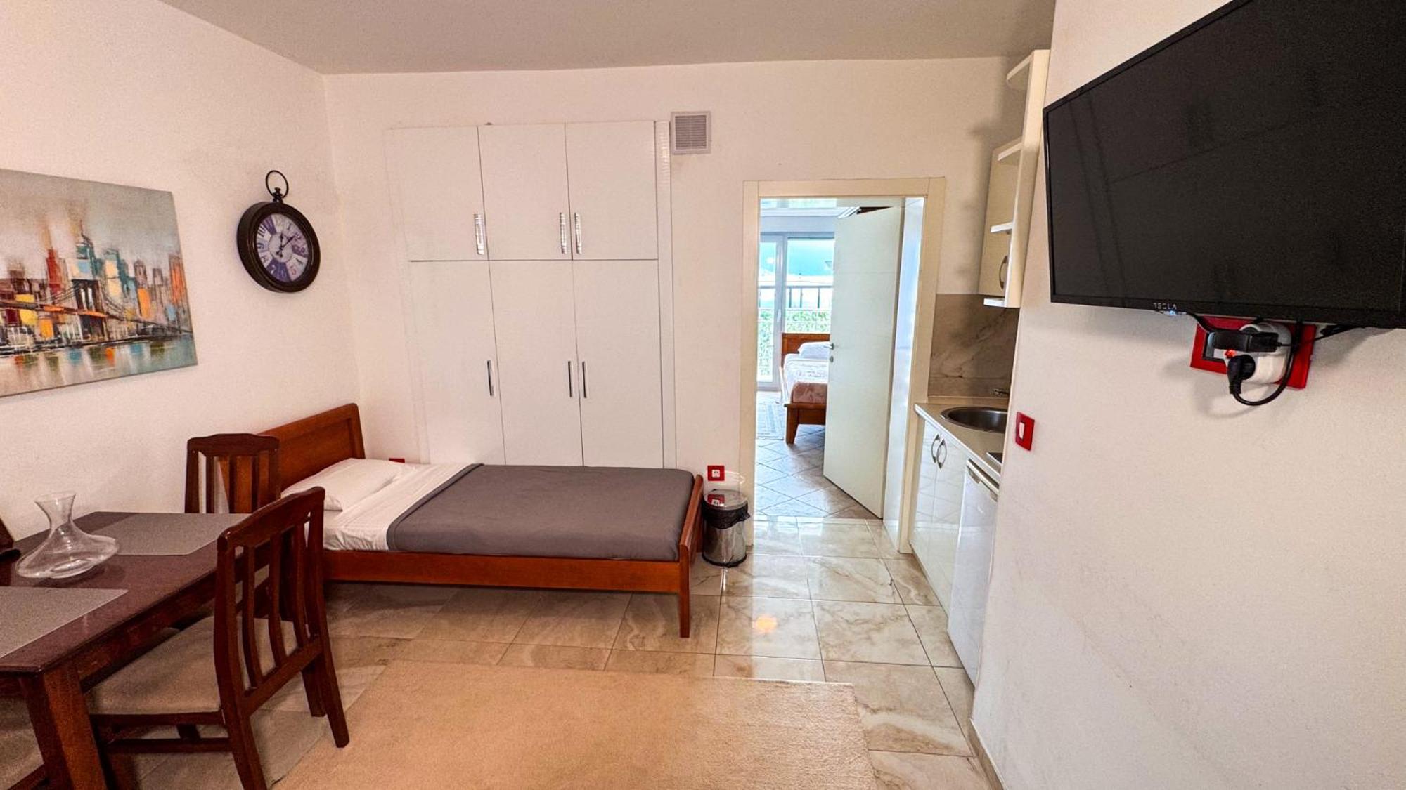Qumi Apartments Tivat Eksteriør bilde