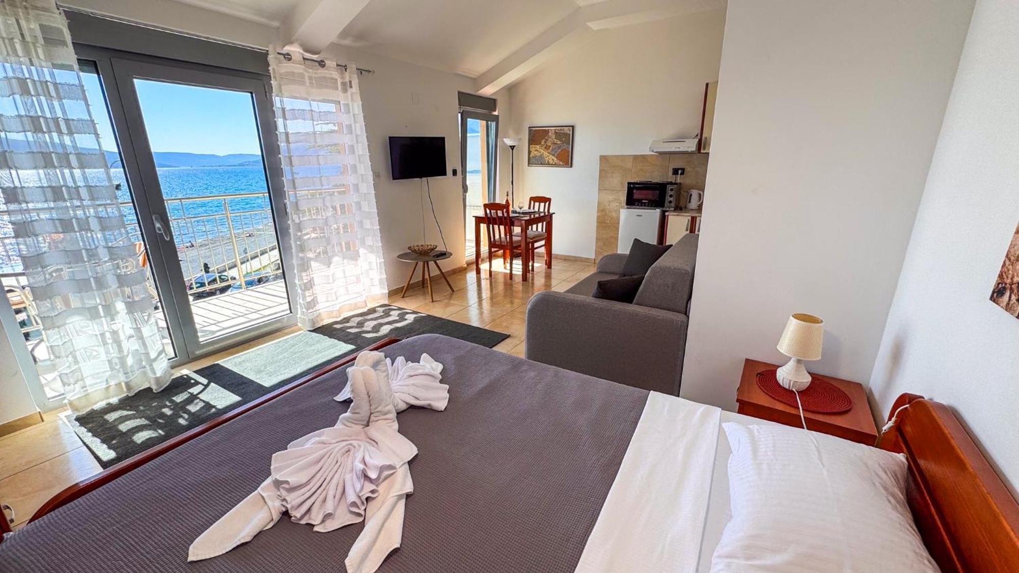 Qumi Apartments Tivat Eksteriør bilde