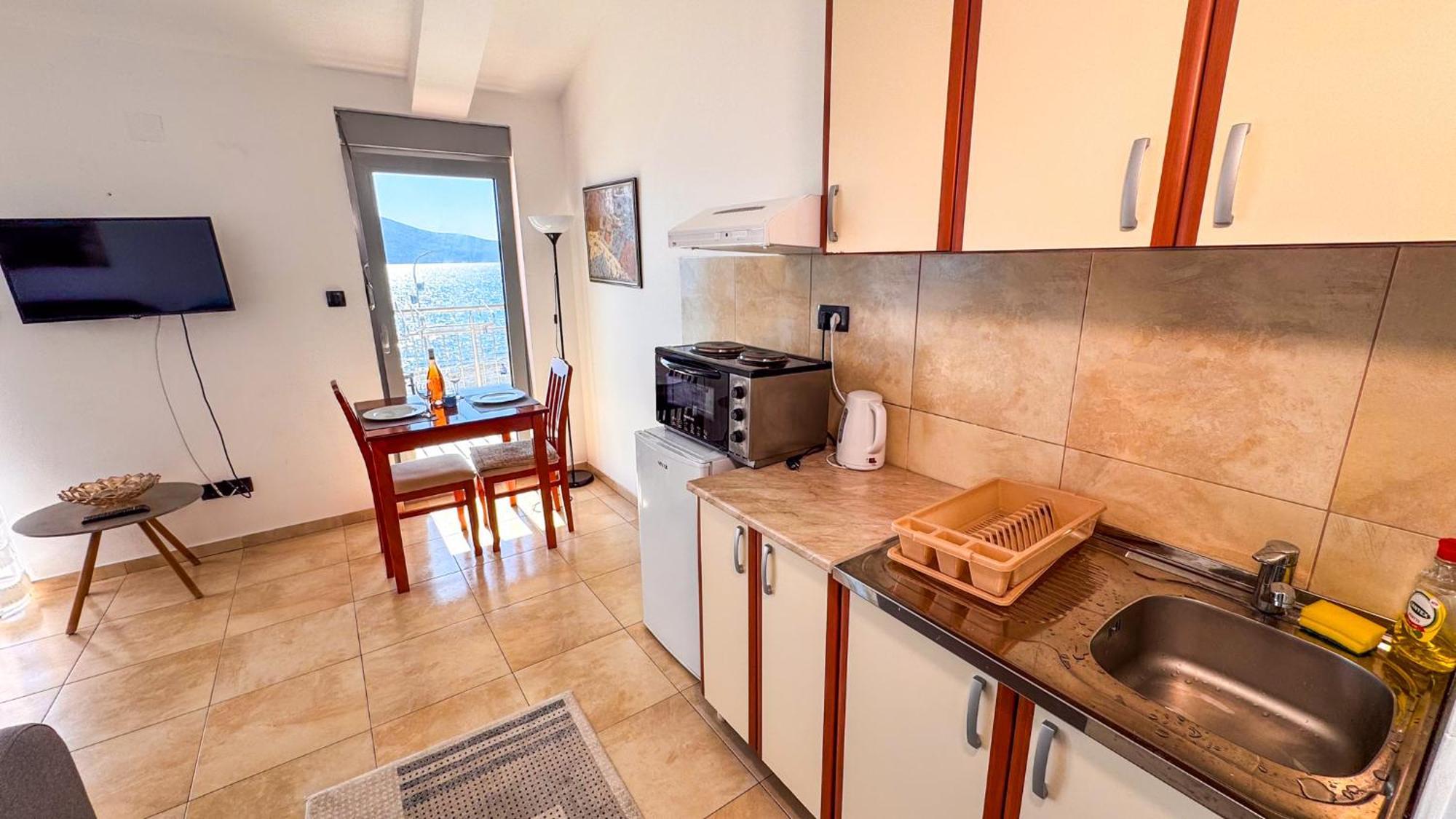 Qumi Apartments Tivat Eksteriør bilde