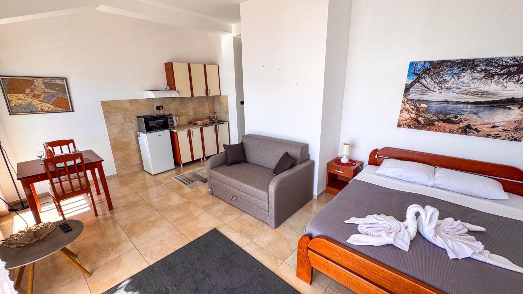 Qumi Apartments Tivat Eksteriør bilde