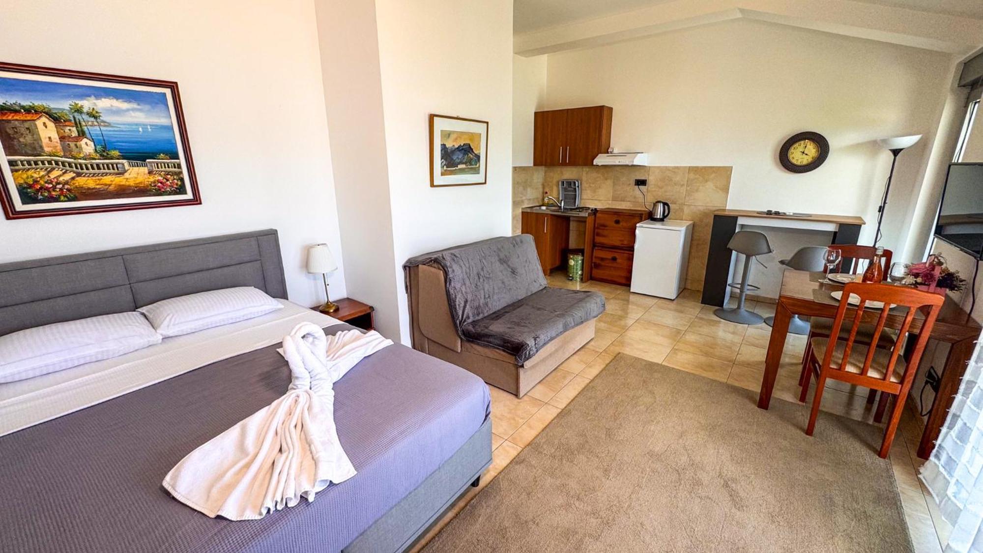 Qumi Apartments Tivat Eksteriør bilde