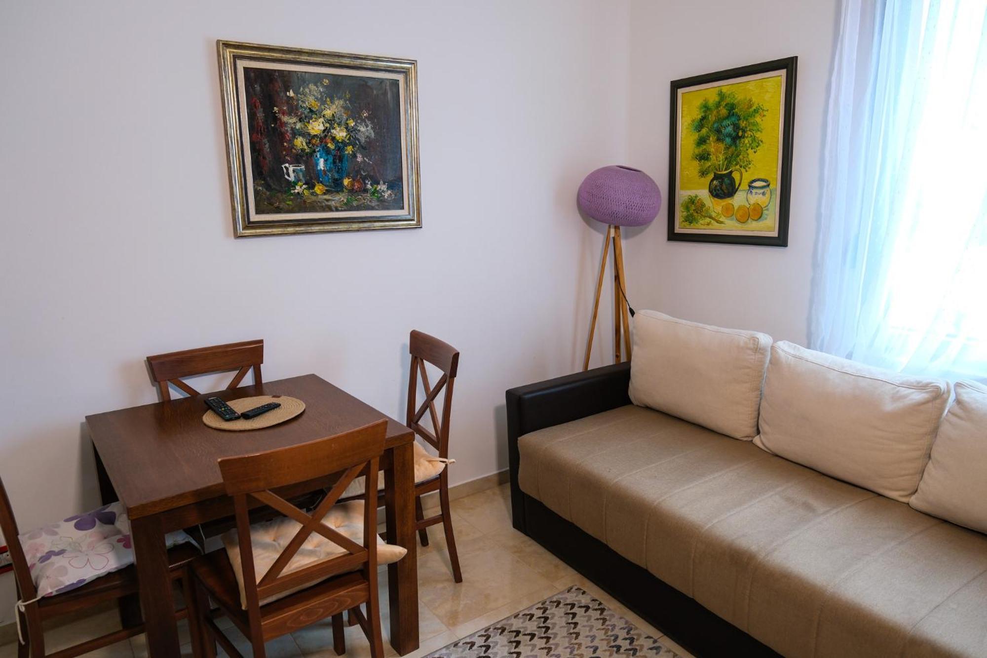 Qumi Apartments Tivat Eksteriør bilde