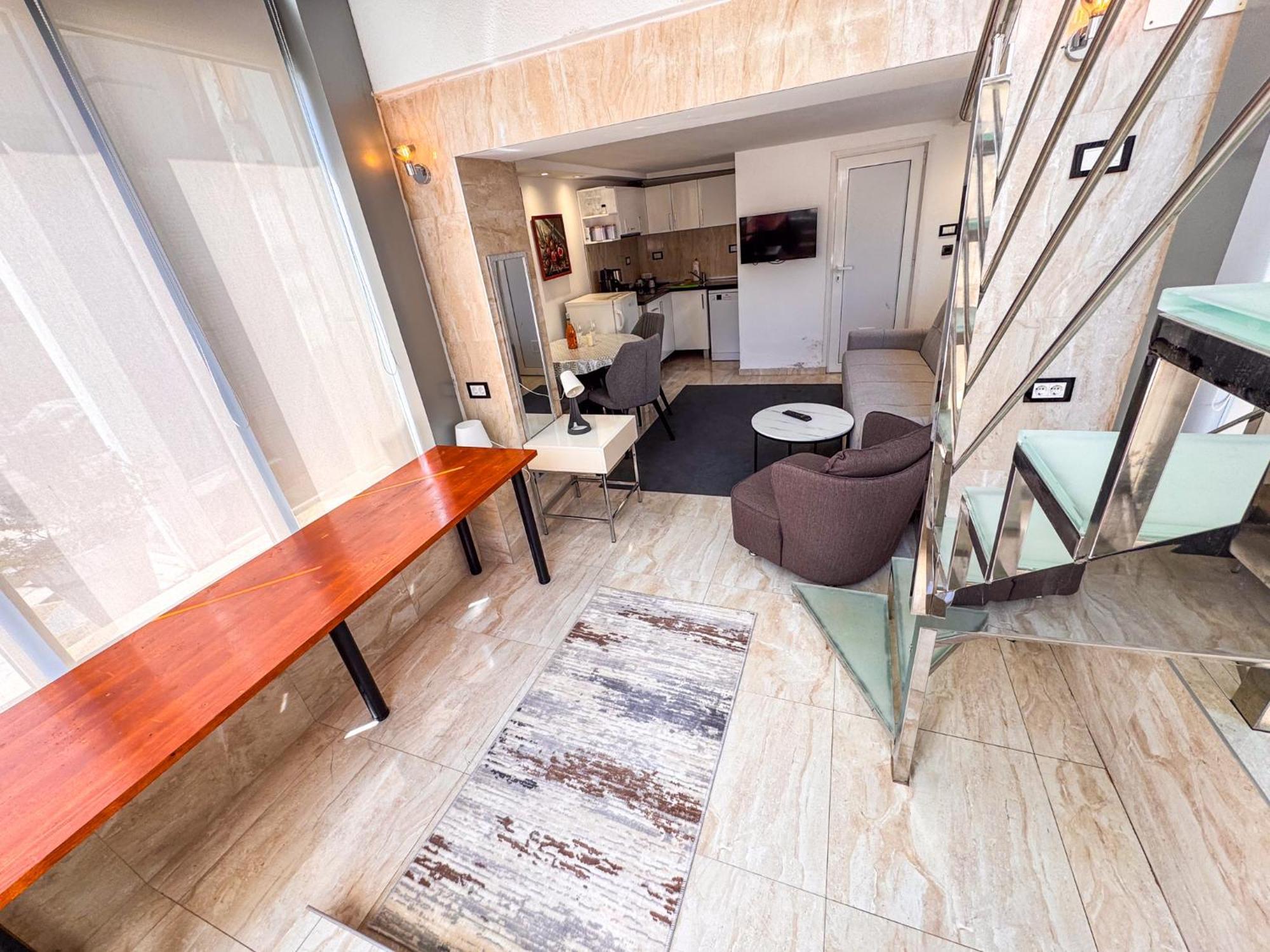 Qumi Apartments Tivat Eksteriør bilde