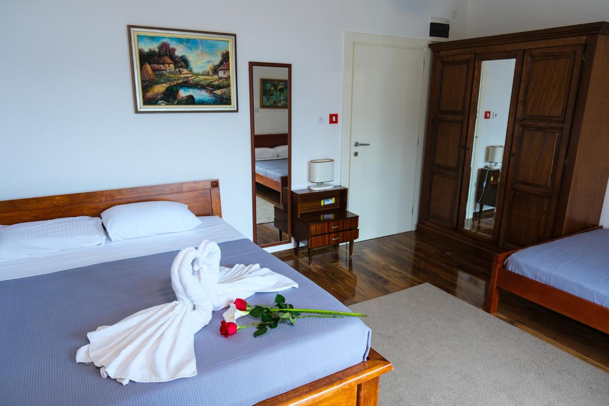 Qumi Apartments Tivat Eksteriør bilde